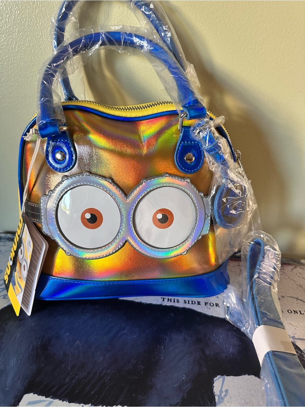 MINIONS - loungefly TOP HNDLE AND CROSSBODY NWT